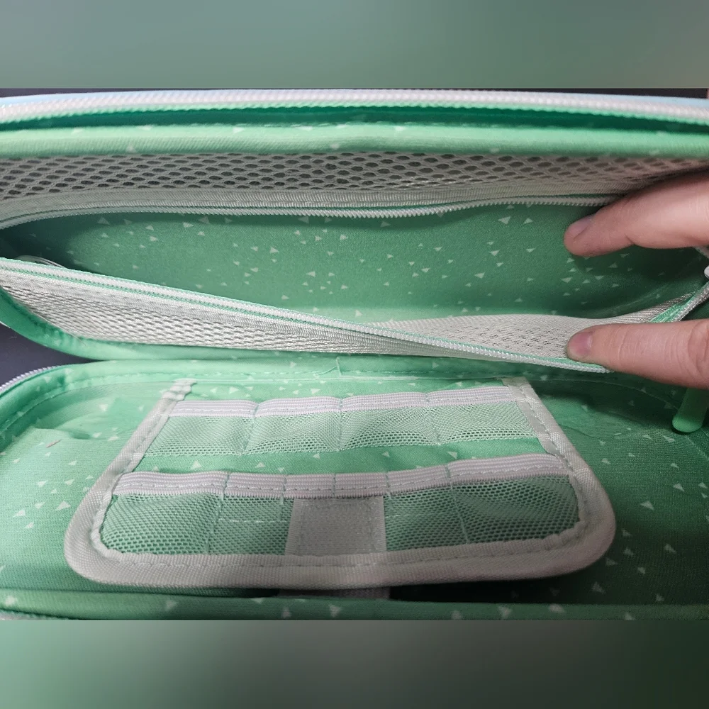 Animal Crossing Themed Carrying Case - Picture 5 of 7